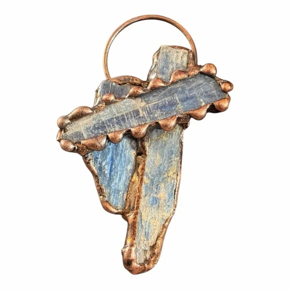 This is a handmade raw blue kyanite and copper pendant - Picture 2 of 4